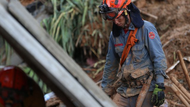 Sobe para 47 o número de mortes pelas chuvas no RS; Porto Alegre tem voos cancelados