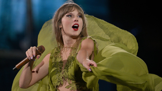 Revelada foto que mostra Taylor Swift e Travis Kelce (muito) próximos
