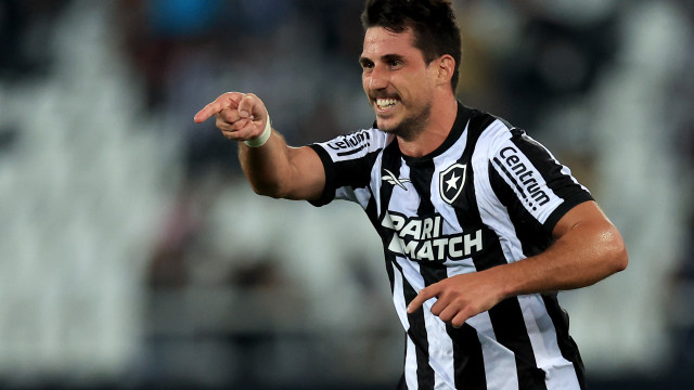 Botafogo faz clássico com o Flamengo para esquecer eliminação e disparar na liderança