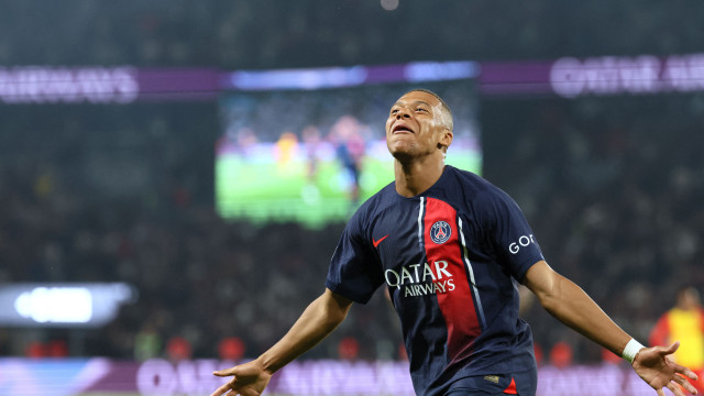Dono do PSG taxativo: "Mbappé é o melhor do mundo, merece a Bola de Ouro"