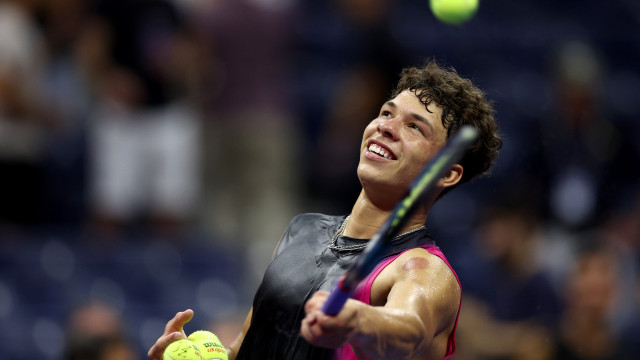 Shelton surpreende Tiafoe e avança às semifinais do US Open para enfrentar Djokovic