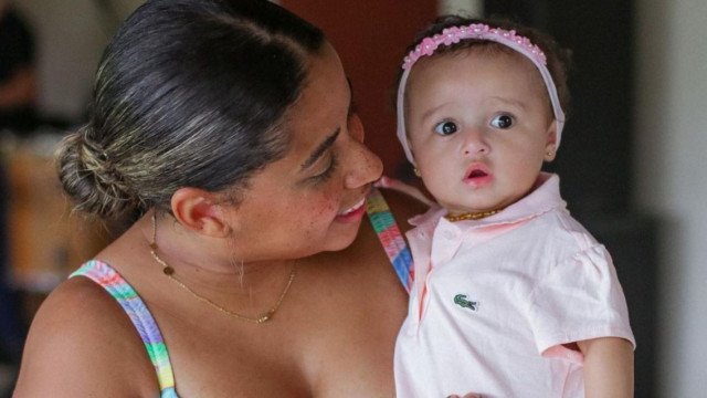 Filha de Mc Loma faz um ano, e Mirella Santos exalta marido