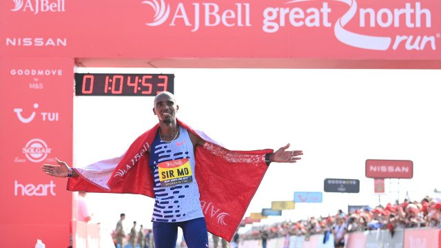 Tetracampeão olímpico Mo Farah faz última corrida e se aposenta: ‘O atletismo me salvou’