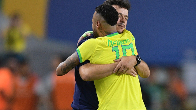Neymar joga 180 minutos na seleção e contraria Jesus