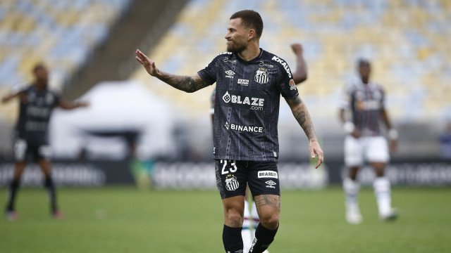 Santos desafia Fonte Nova lotada para iniciar reação no Brasileiro diante do Bahia