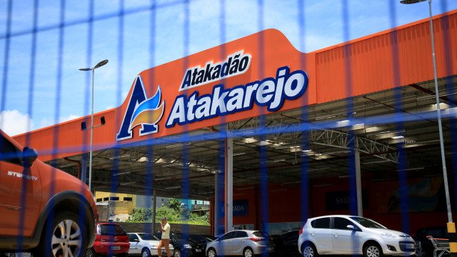 Atakarejo vai pagar R$ 20 milhões por morte de jovens que furtaram carne em Salvador