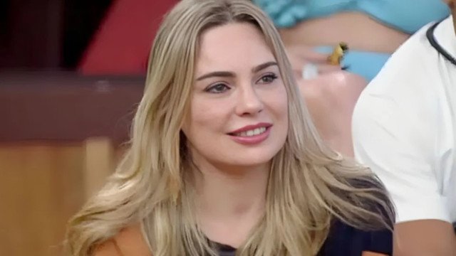 A Fazenda 15: Rachel Sheherazade ameaça desistir do reality e leva bronca de Márcia Fu