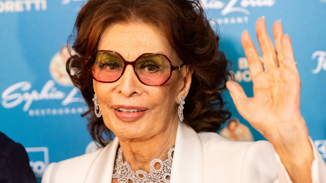 Sophia Loren é hospitalizada após sofrer queda e múltiplas fraturas