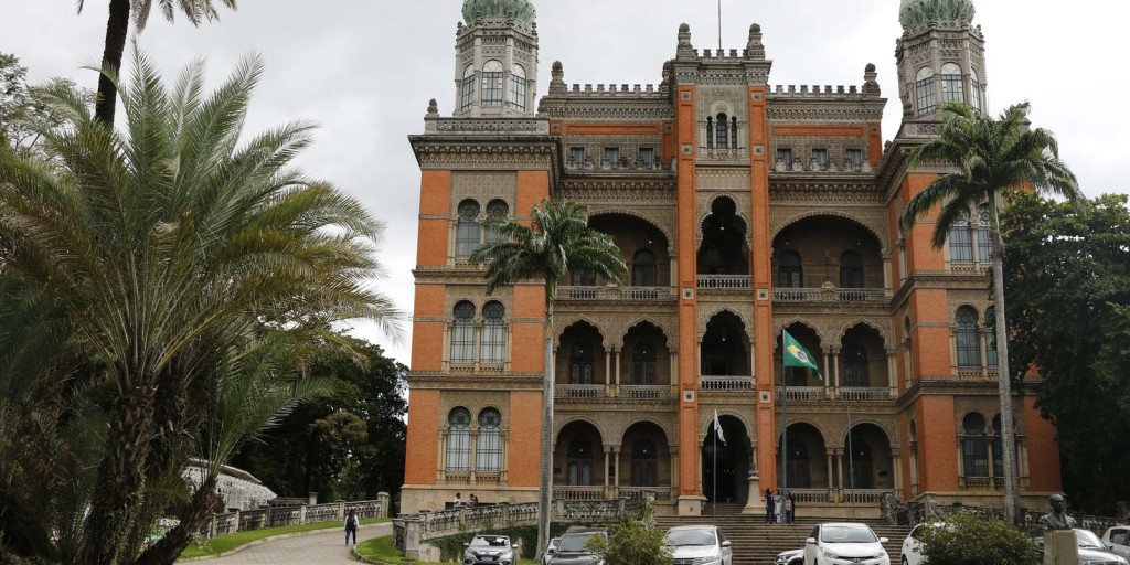 Fiocruz manifesta preocupação quanto à aprovação do PL do Veneno