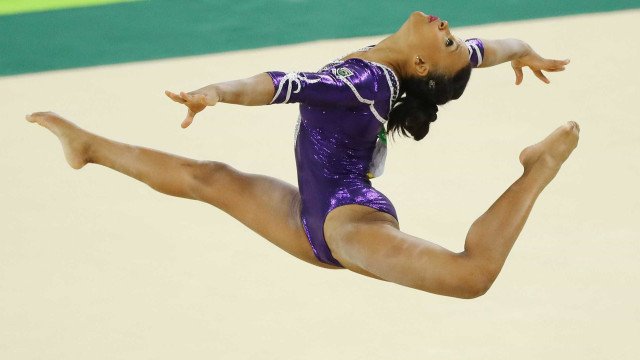 Rebeca Andrade é prata no solo, e Flávia Saraiva fica com bronze