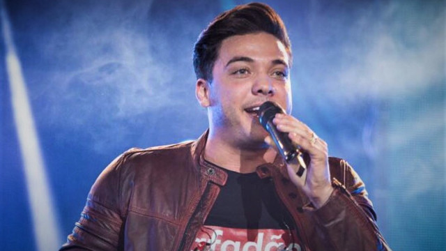 Wesley Safadão desabafa sobre show e segura choro