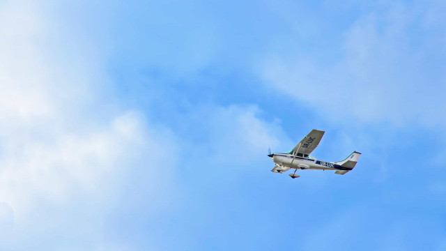 Avião de pequeno porte cai em Goiás