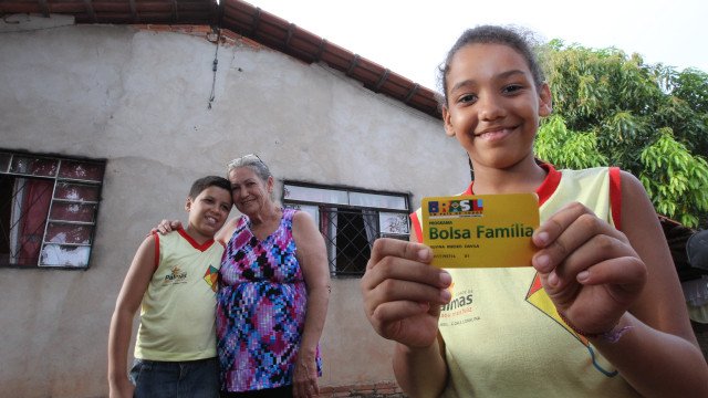 Caixa paga novo Bolsa Família a beneficiários com NIS de final 6