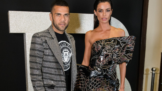 Mulher de Daniel Alves desiste da separação e volta a morar na casa em Barcelona, diz TV