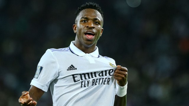 Membro da diretoria do Barcelona ataca Vini Jr. nas redes: ‘Merece um tapa por ser palhaço’