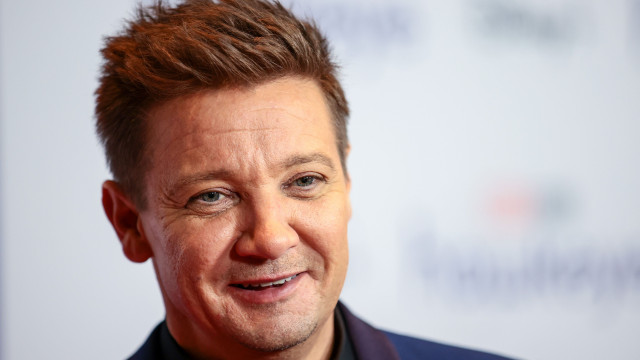 Jeremy Renner anuncia lançamento de EP de músicas inspirado em seu acidente