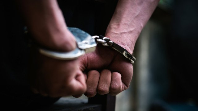 Polícia da Holanda prende jogadores de time polonês e gera crise diplomática