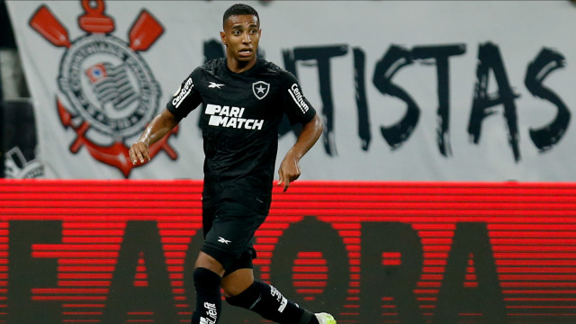 O Botafogo será campeão brasileiro? Veja chances e compare as tabelas dos candidatos ao título