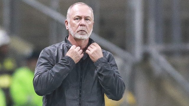 Corinthians empata com Flamengo no retorno de Mano Menezes a Itaquera