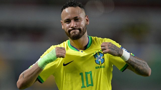 Neymar se apresenta à seleção em Cuiabá e brinca: ‘Calor é na Arábia’