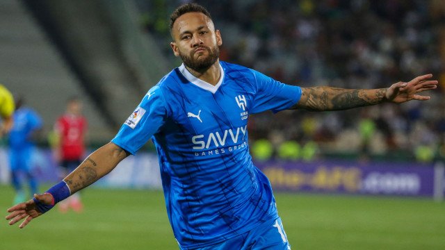 Neymar recebe homenagem do Al-Hilal em jogo do Campeonato Saudita