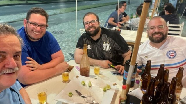 ‘Vamos ser fortes para seguir o legado’, diz mãe em enterro de médico na Bahia