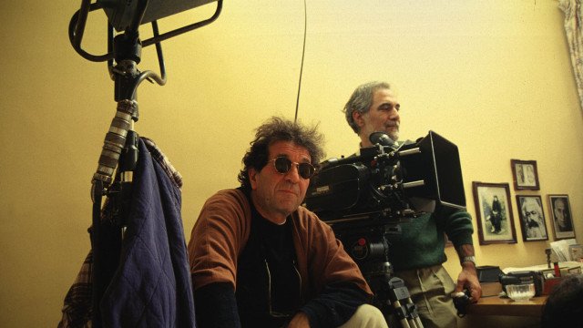 Cineasta iraniano Dariush Mehrjui e esposa são mortos a facadas em casa