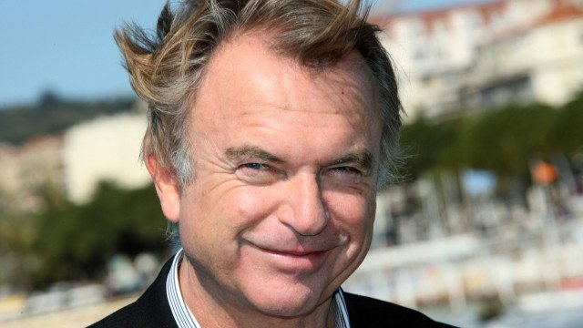 Sam Neill esclarece ‘confusão’ em notícias de seu tratamento de câncer
