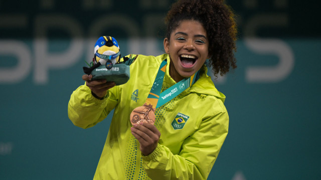 Laura Amaro conquista bronze no levantamento de peso do Pan de Santiago