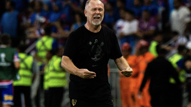 Mano celebra 1º vitória e espera Corinthians mais confiante, mas diz: ‘Não é hora de empolgar’