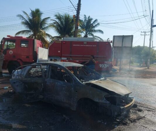 Guarantã do Norte: Carro pega fogo e fica totalmente destruído