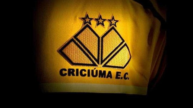 Criciúma pode voltar ao G-4 e Chapecoense luta para sair do Z-4 da Série B