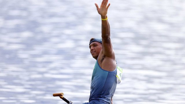 Isaquias Queiroz é superado por cubano e fica com a prata na canoagem no Pan de Santiago