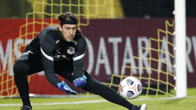 Cássio pede para Corinthians manter ofensividade: ‘Há tempo que goleiro rival não era o melhor’