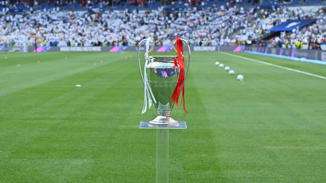 Barcelona vira contra Porto e avança na Champions League