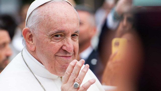 Questionado entre Messi ou Maradona, papa Francisco surpreende e escolhe Pelé como o melhor