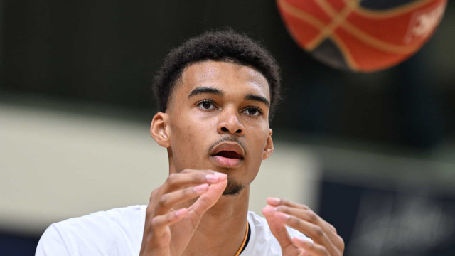 Wembanyama marca 38 pontos e pega dez rebotes na vitória do San Antonio sobre o Phoenix na NBA