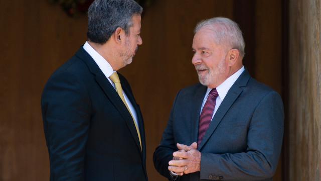 Lira leva reclamações a Lula e cobra articulação por pauta de Haddad