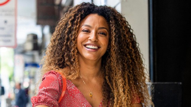 Sheron Menezzes contar ter escapado de atropelamento durante um assalto