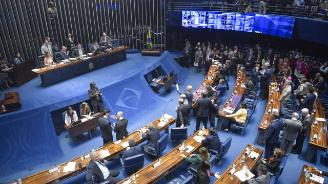 Senado aprova reforma tributária em 1º turno com placar apertado, por 53 votos a 24