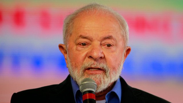 Lula discursa contra privatizações e diz que Estado deve induzir economia