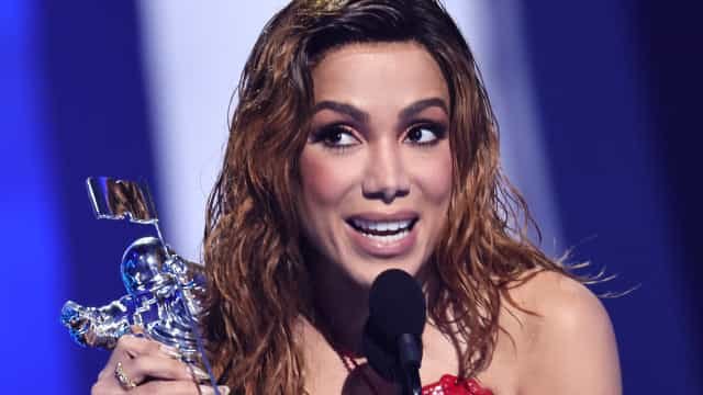 ‘Tem que ter um soca, mete e bota’, diz Anitta sobre criar sucessos