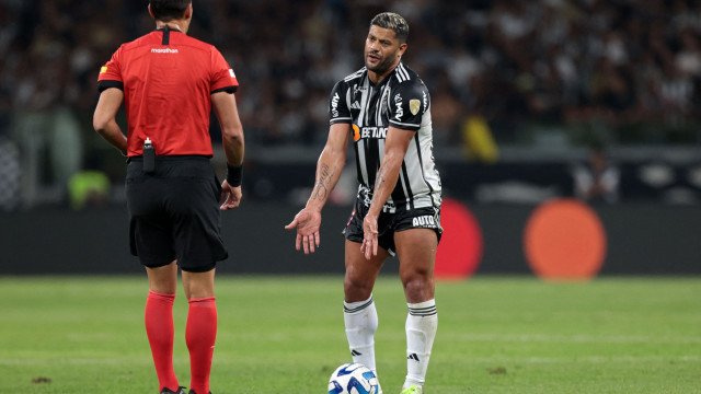 Hulk é expulso e perde as estribeiras: "Mais um mês e vou-me embora"