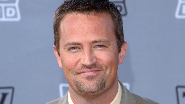 Matthew Perry é enterrado em cemitério próximo ao estúdio de ‘Friends’, diz site