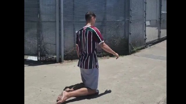 Torcedores do Fluminense pagam promessas após conquista da Libertadores