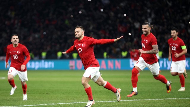 Turquia vence Alemanha de virada fora de casa em jogo de cinco gols