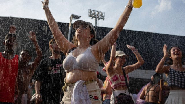 Justiça do Rio obriga fornecimento de água a fãs de Taylor Swift
