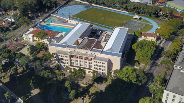 Pai de estudante denunciado por racismo dá voz de prisão à mãe da vítima em escola de Curitiba