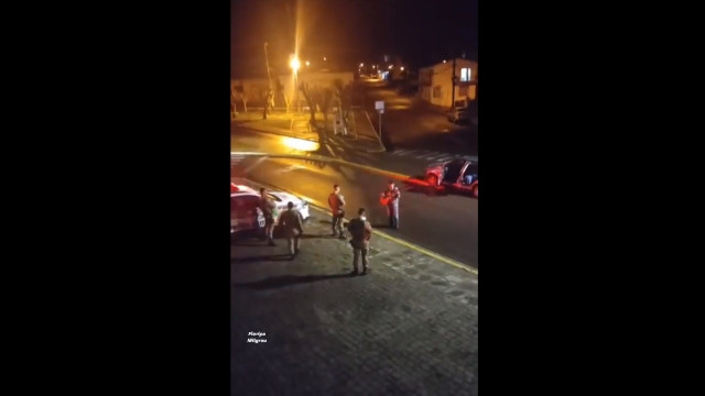 Idoso embriagado faz serenata para policiais após bater o carro