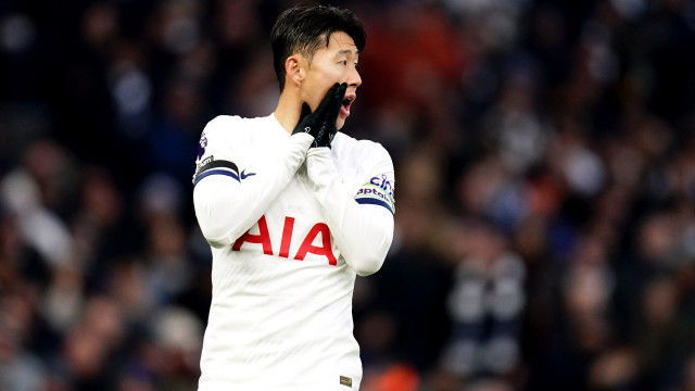 Son tem três gols anulados por impedimento e Tottenham leva a virada do Aston Villa no Inglês